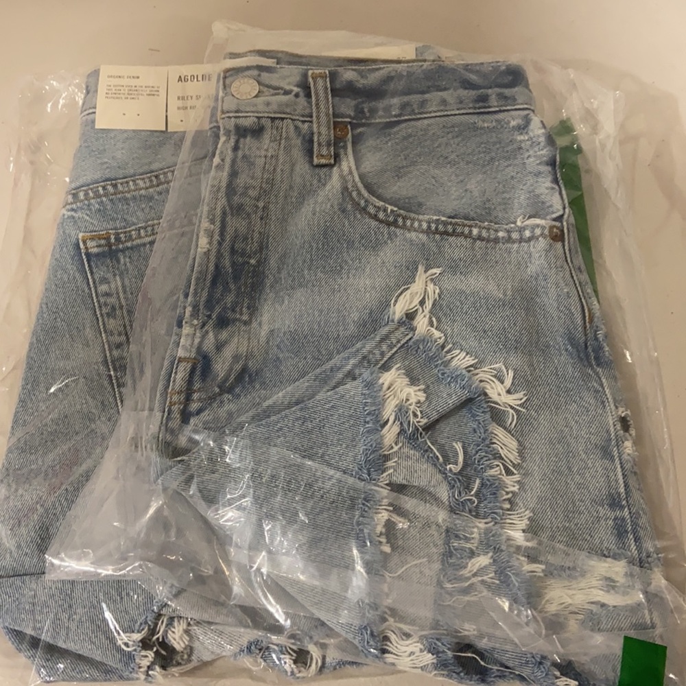 AGOLDE Riley High Rise Slim Leg Shorts - Picture 3 of 12